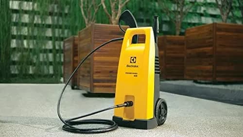 Lavadora de alta pressão Electrolux 1400W 1800PSI gratis engate rápido lava jato potente econômico preto e amarelo EWS30 127V - Imagem 3 - Lavadora de Pressão